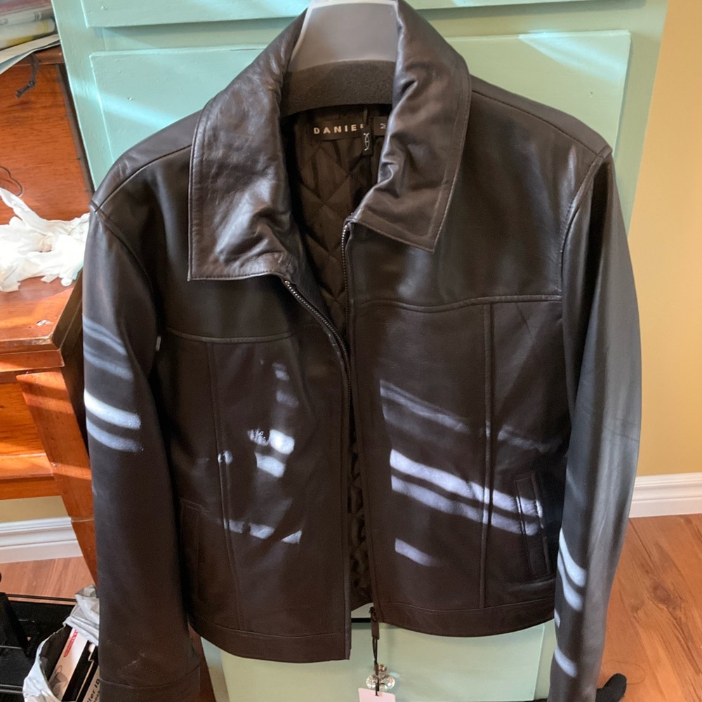 Gorgeous men’s black leather jacket new with tags